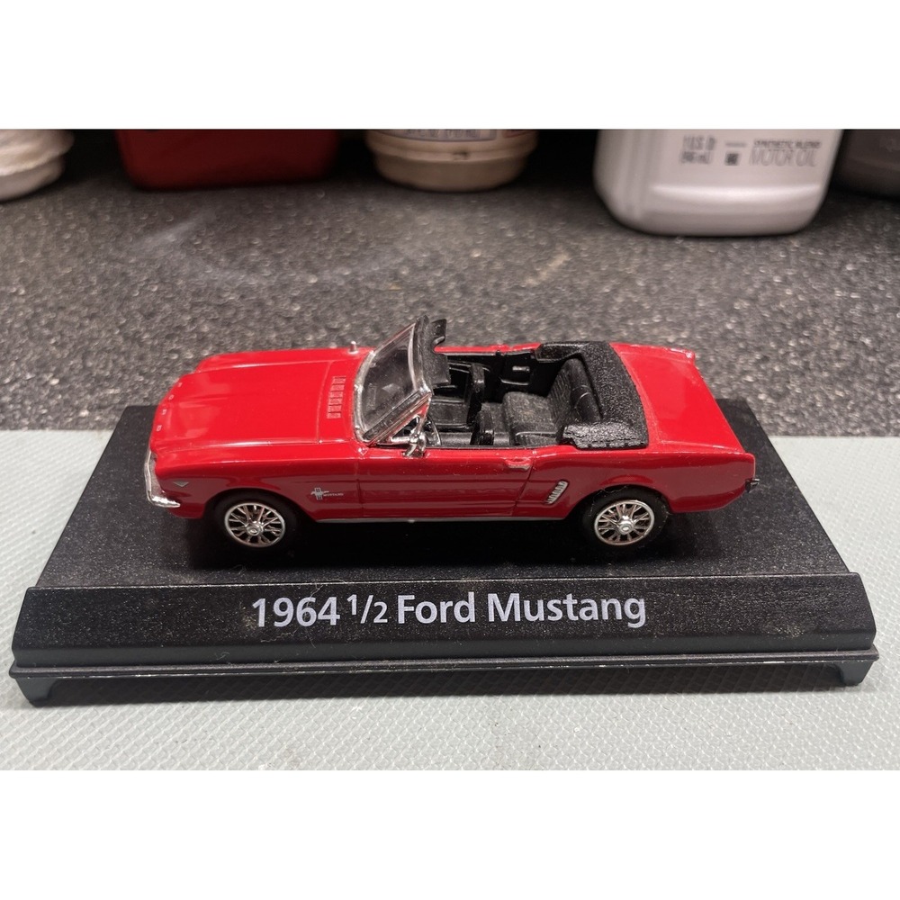 Motormax‎ 1964 1/2 Ford Mustang Convertible Light MMAX73212MG Red Cool 1:43